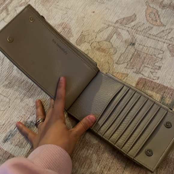 Matt nat wallet perfect condition. Grey. Gorgeous and lots of compartments! - Picture 2 of 5